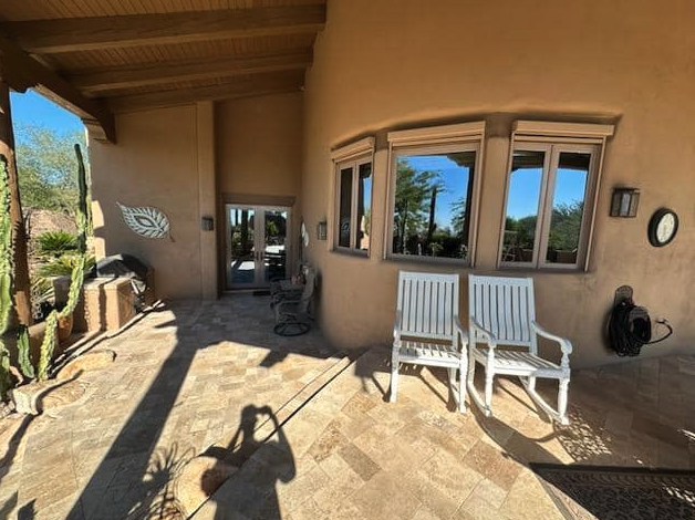 Bay windows cleaned on a Texas ranch-style stone home